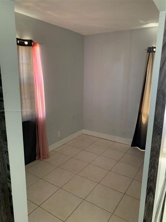 For Rent: $1,900 (2 beds, 1 baths, 6802 Square Feet)