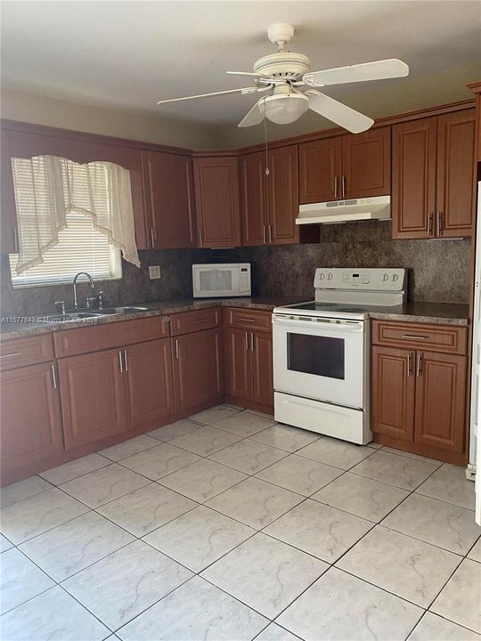 For Rent: $2,125 (2 beds, 2 baths, 1055 Square Feet)