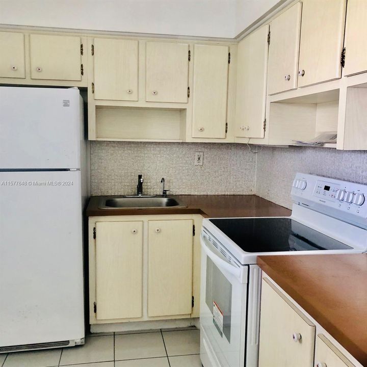 Activo con contrato: $185,900 (1 camas, 1 baños, 800 Pies cuadrados)