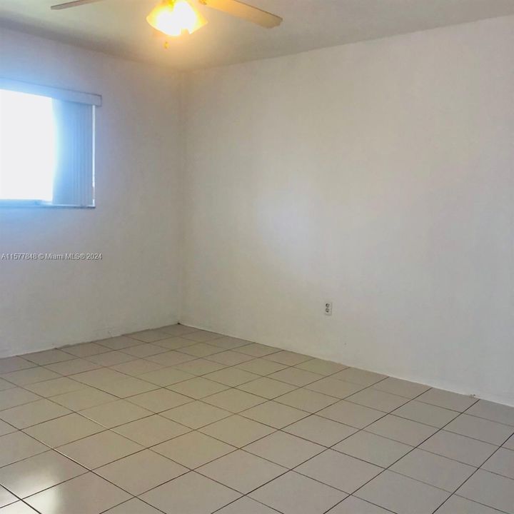 Active With Contract: $185,900 (1 beds, 1 baths, 800 Square Feet)