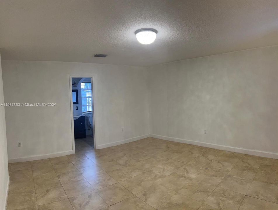 Recently Rented: $3,400 (3 beds, 2 baths, 1449 Square Feet)