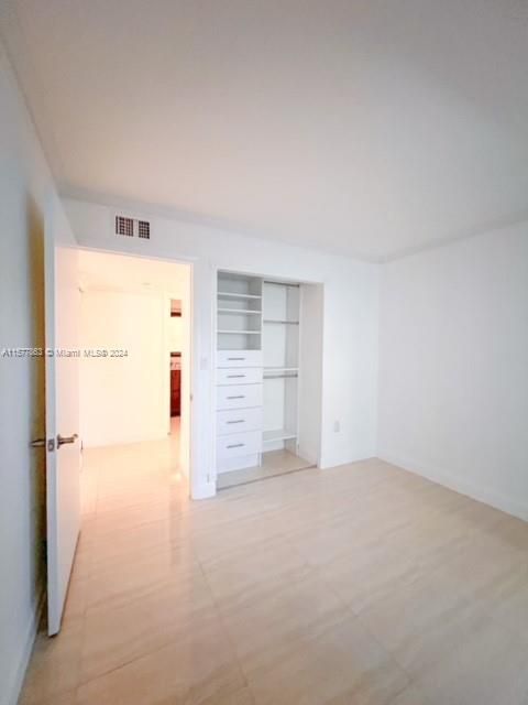 For Rent: $2,900 (2 beds, 2 baths, 877 Square Feet)