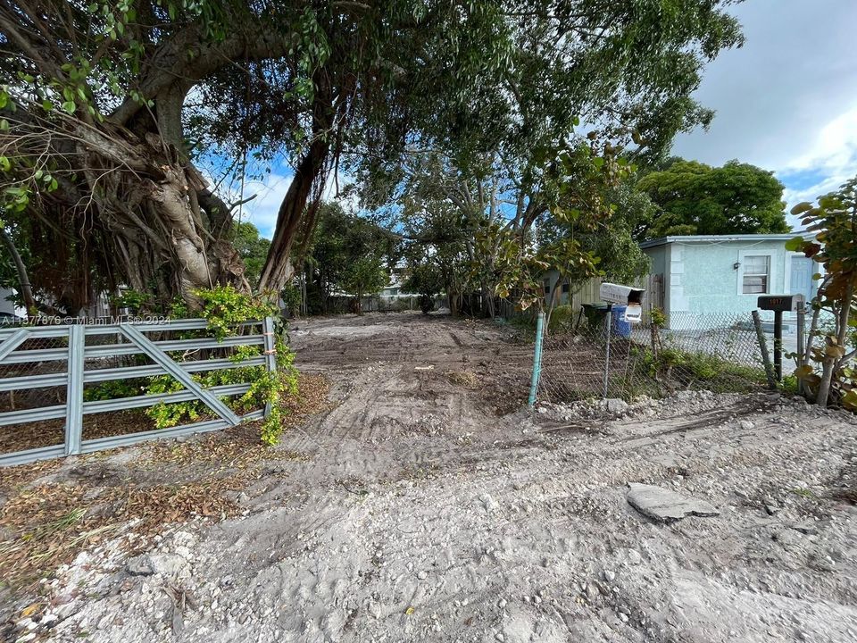 For Sale: $255,000 (0.14 acres)