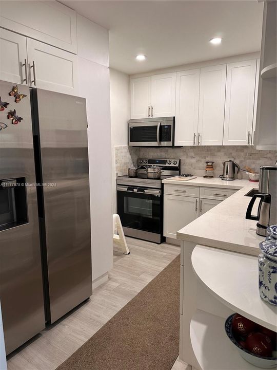 Active With Contract: $365,900 (2 beds, 2 baths, 1075 Square Feet)