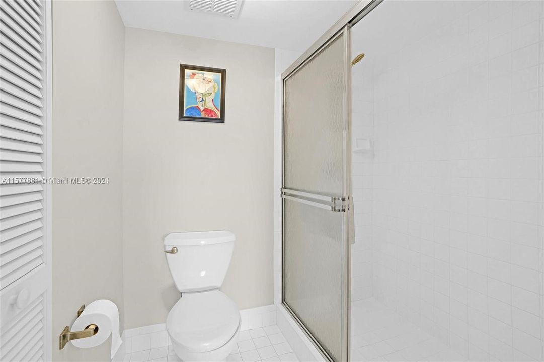 For Sale: $325,000 (2 beds, 2 baths, 1190 Square Feet)