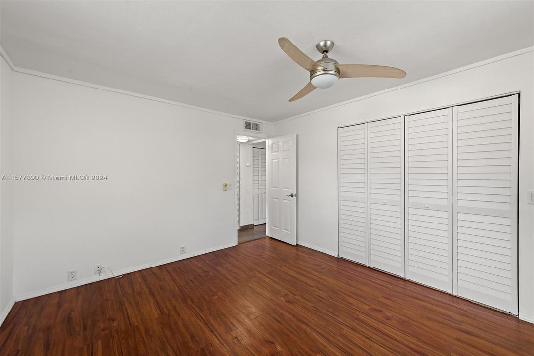 Active With Contract: $290,000 (1 beds, 1 baths, 530 Square Feet)