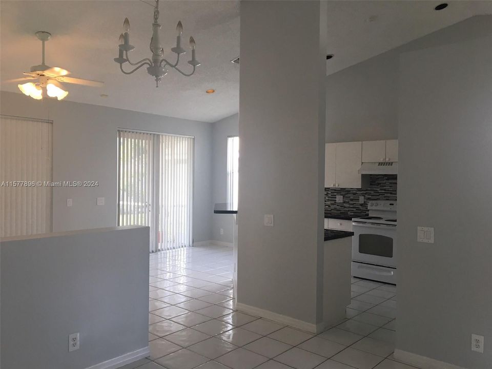 Active With Contract: $3,900 (3 beds, 2 baths, 1478 Square Feet)