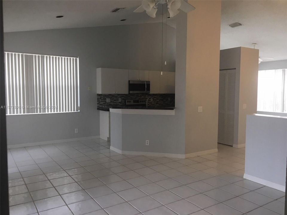 Active With Contract: $3,900 (3 beds, 2 baths, 1478 Square Feet)