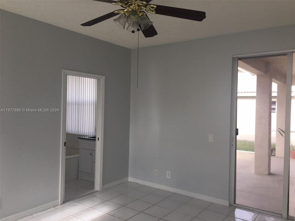 Active With Contract: $3,900 (3 beds, 2 baths, 1478 Square Feet)