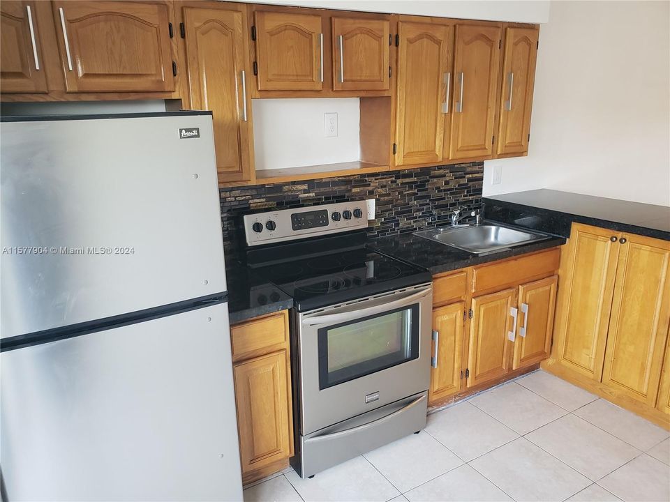 For Rent: $2,300 (2 beds, 2 baths, 812 Square Feet)