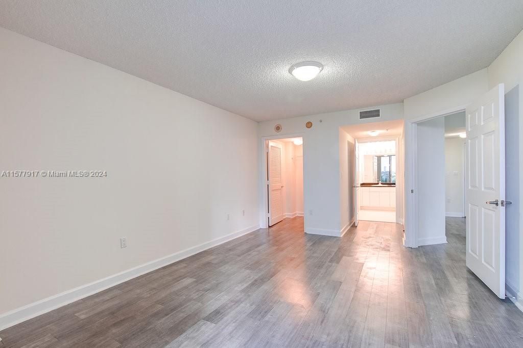 For Rent: $5,194 (2 beds, 2 baths, 1320 Square Feet)