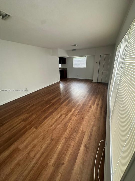 For Rent: $2,800 (3 beds, 1 baths, 1041 Square Feet)