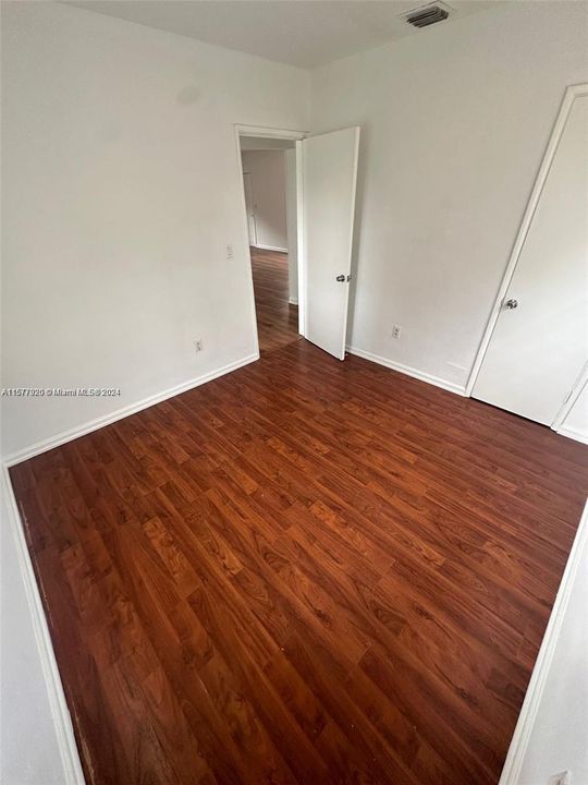 For Rent: $2,800 (3 beds, 1 baths, 1041 Square Feet)