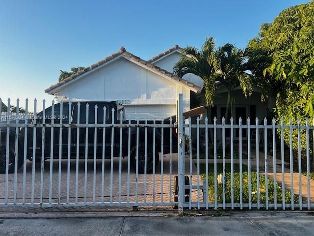 Recently Sold: $590,000 (3 beds, 2 baths, 1634 Square Feet)