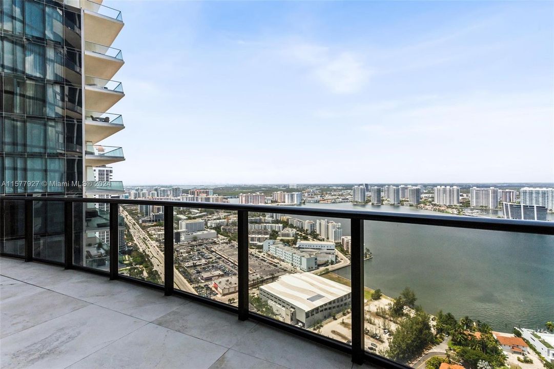 For Sale: $4,800,000 (3 beds, 4 baths, 3130 Square Feet)