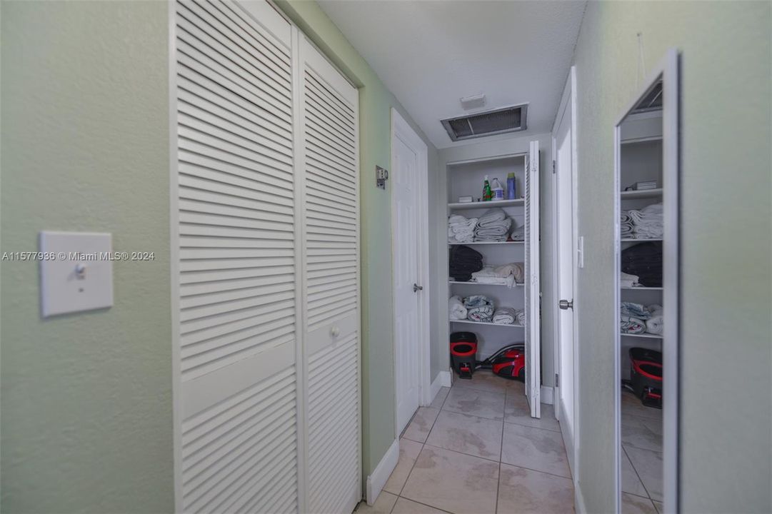 For Rent: $2,500 (1 beds, 1 baths, 870 Square Feet)