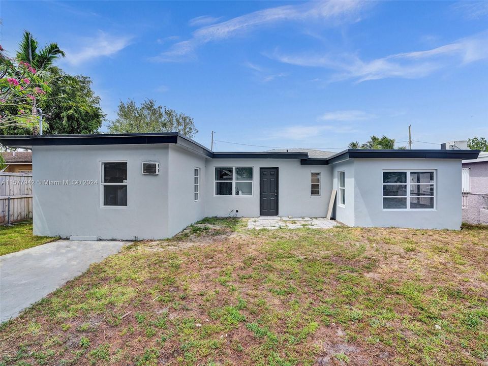Active With Contract: $555,000 (5 beds, 3 baths, 1820 Square Feet)