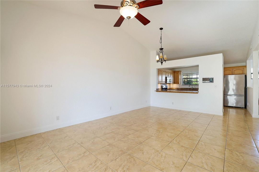 For Sale: $315,000 (2 beds, 2 baths, 1100 Square Feet)