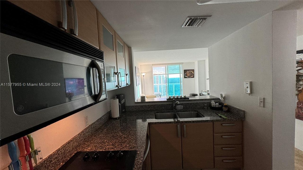 For Sale: $475,000 (1 beds, 1 baths, 791 Square Feet)
