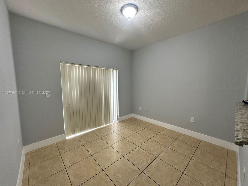 For Rent: $1,900 (2 beds, 2 baths, 914 Square Feet)