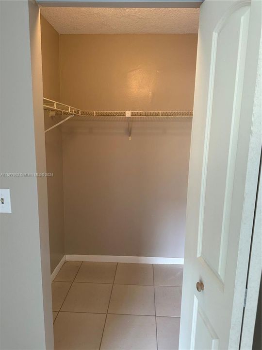 Active With Contract: $2,100 (2 beds, 2 baths, 912 Square Feet)
