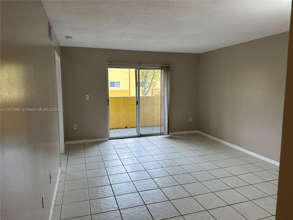 Active With Contract: $2,100 (2 beds, 2 baths, 912 Square Feet)