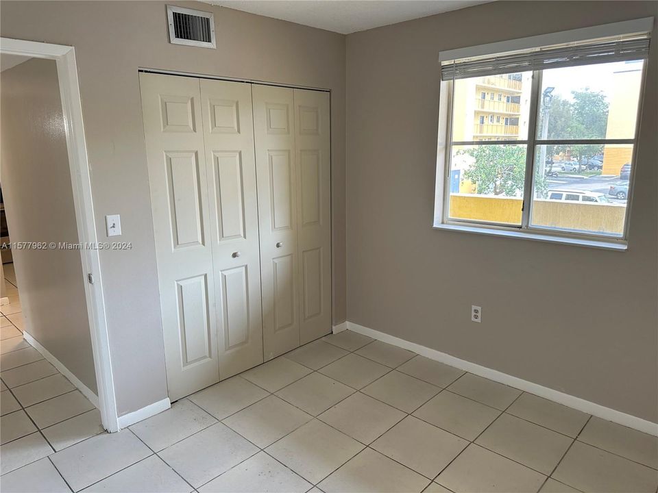 Active With Contract: $2,100 (2 beds, 2 baths, 912 Square Feet)