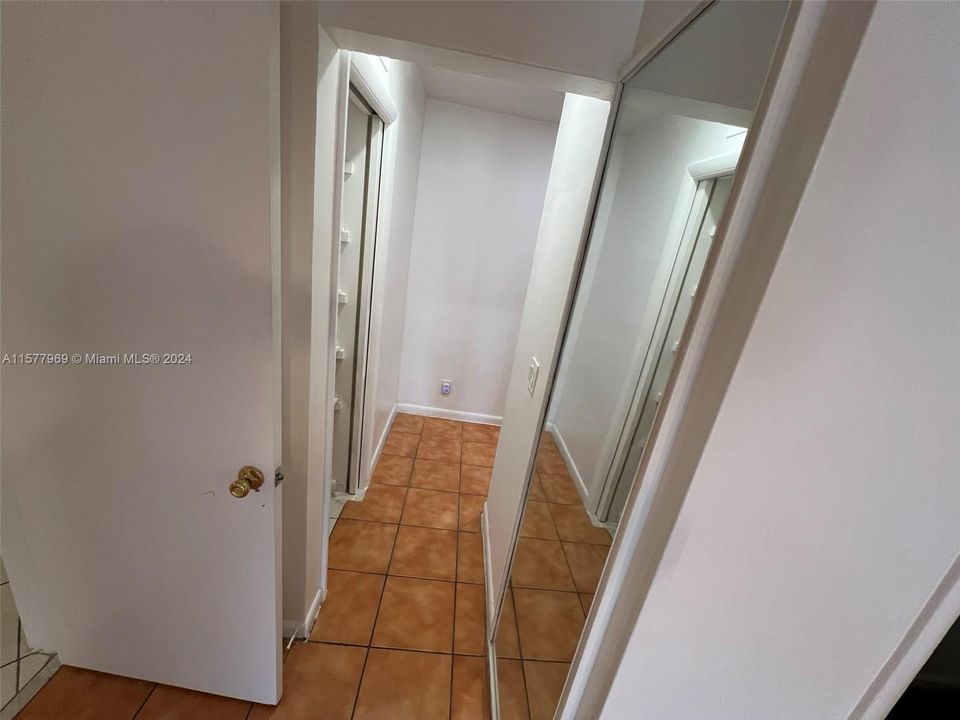 For Rent: $1,800 (1 beds, 1 baths, 770 Square Feet)