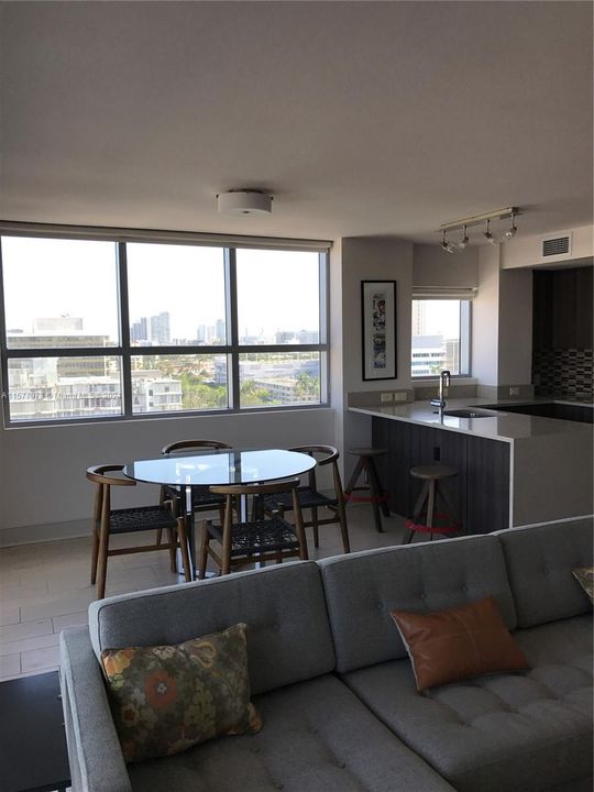 Active With Contract: $2,700 (1 beds, 1 baths, 770 Square Feet)