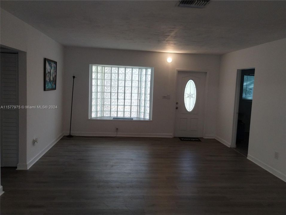 For Rent: $4,500 (3 beds, 2 baths, 1235 Square Feet)
