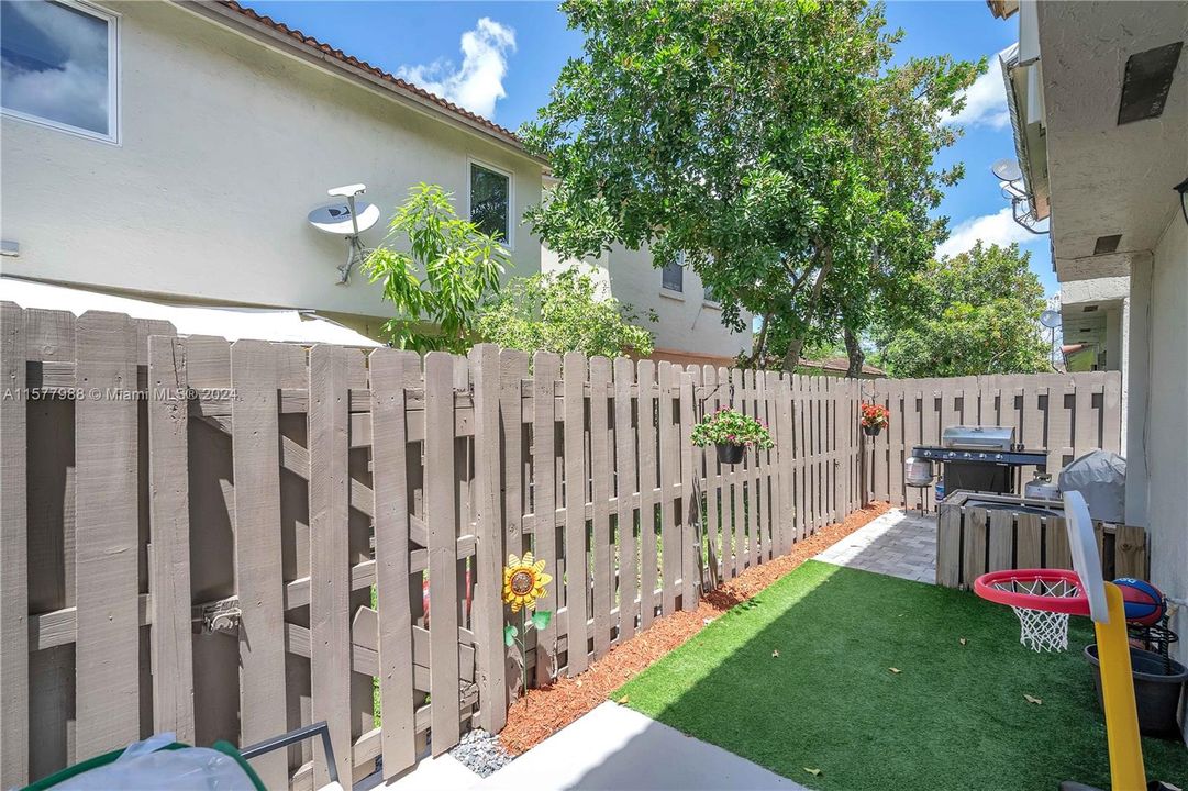 Recently Sold: $480,000 (3 beds, 2 baths, 1557 Square Feet)