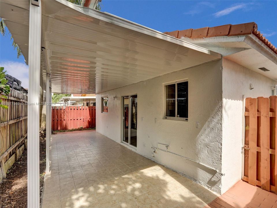 En Venta: $565,000 (4 camas, 2 baños, 1475 Pies cuadrados)