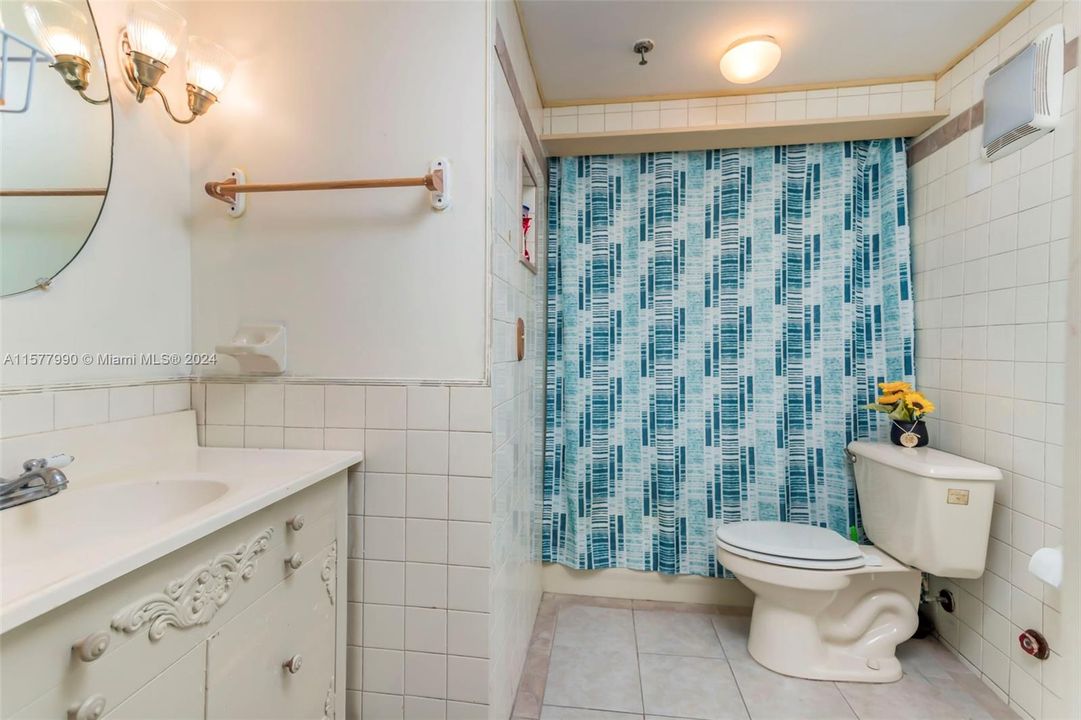 待售: $330,000 (3 贝兹, 2 浴室, 1220 平方英尺)