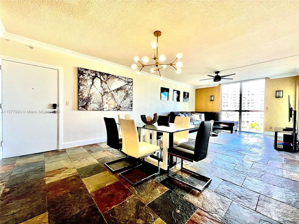 For Sale: $599,000 (2 beds, 2 baths, 1173 Square Feet)