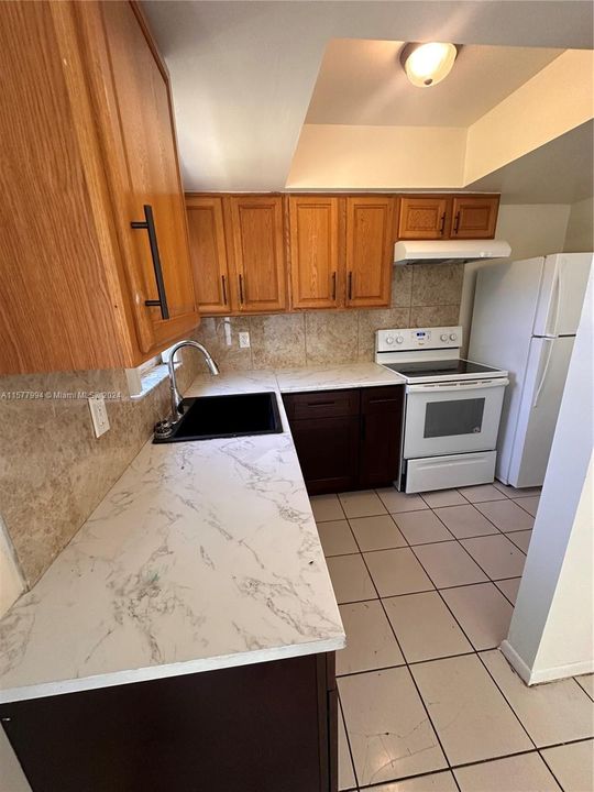 Recently Rented: $2,150 (2 beds, 1 baths, 3013 Square Feet)