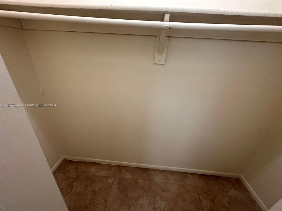 Recently Rented: $2,150 (2 beds, 1 baths, 3013 Square Feet)