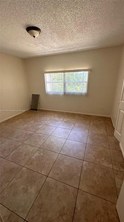 Recently Rented: $2,150 (2 beds, 1 baths, 3013 Square Feet)