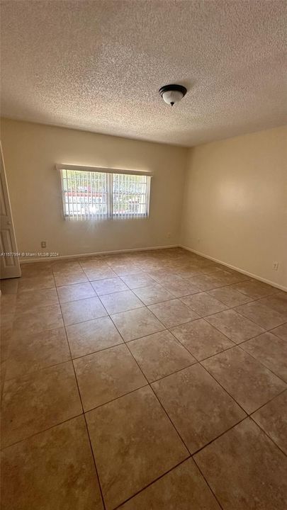 Recently Rented: $2,150 (2 beds, 1 baths, 3013 Square Feet)