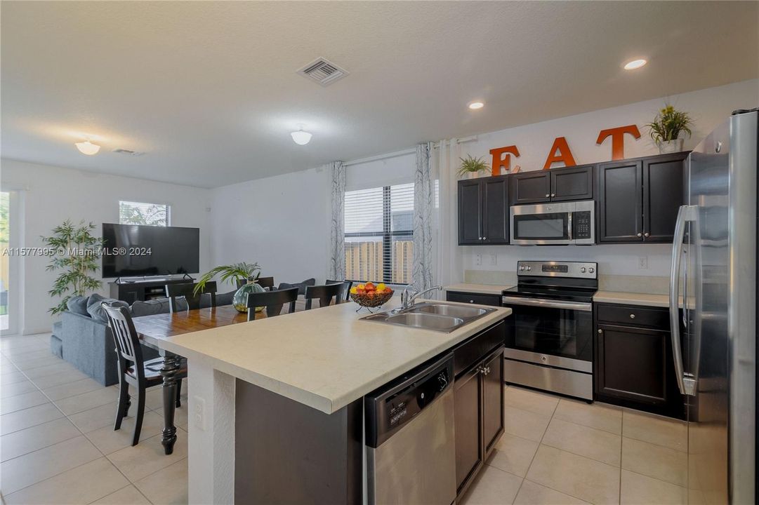 For Sale: $495,000 (3 beds, 2 baths, 1616 Square Feet)