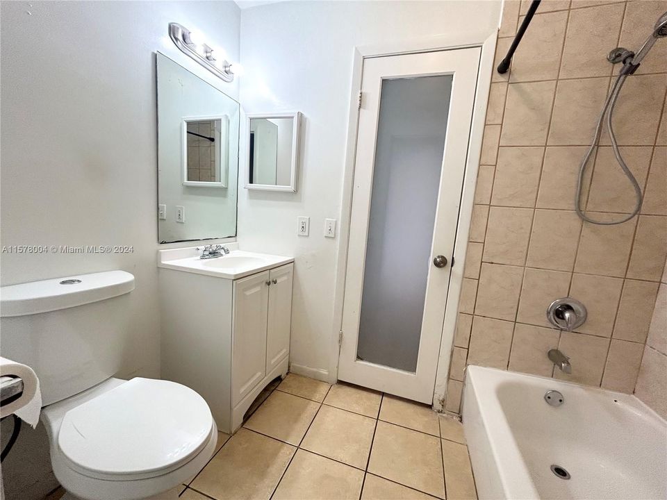 В аренду: $2,000 (2 спален, 2 ванн, 960 Квадратных фут)
