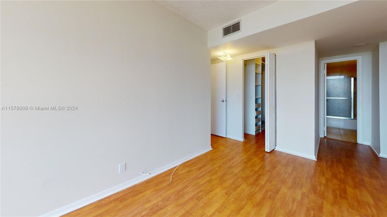 For Rent: $2,700 (2 beds, 2 baths, 1400 Square Feet)