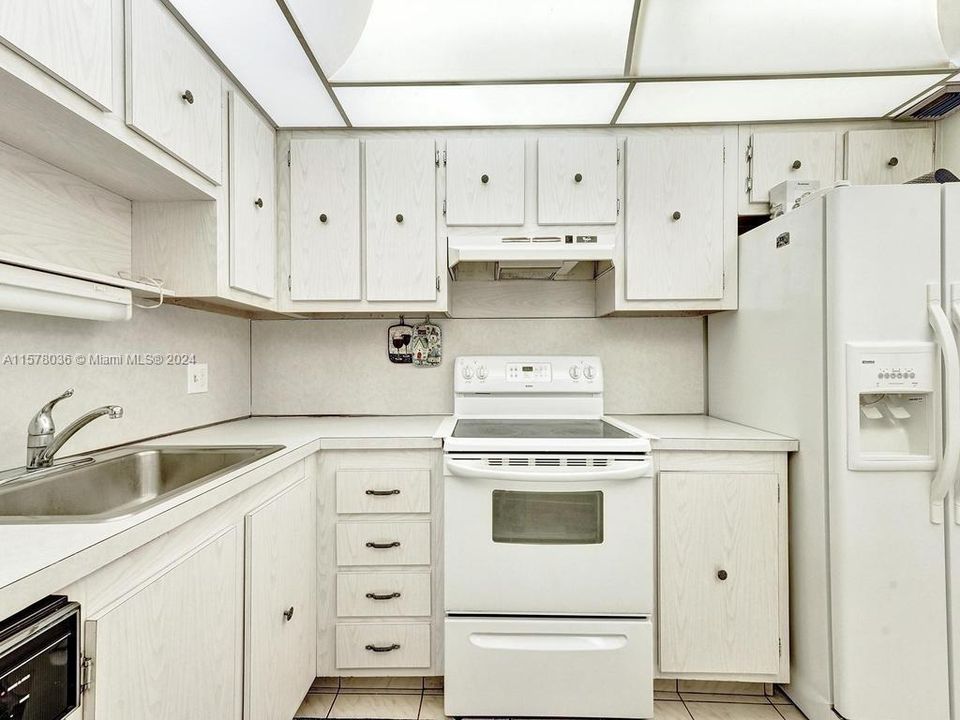 For Sale: $405,000 (2 beds, 2 baths, 1270 Square Feet)
