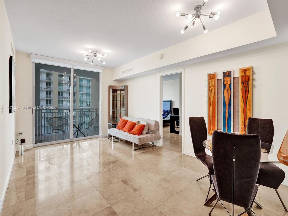 For Sale: $465,000 (2 beds, 2 baths, 1052 Square Feet)