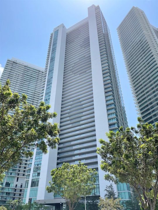 Active With Contract: $4,300 (1 beds, 1 baths, 706 Square Feet)