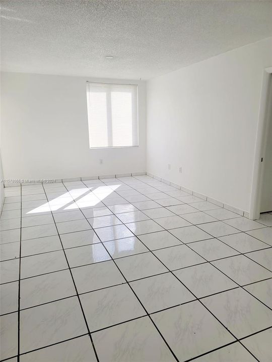 For Rent: $2,500 (2 beds, 2 baths, 937 Square Feet)