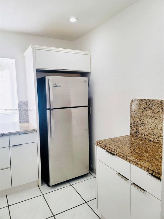 For Rent: $2,500 (2 beds, 2 baths, 937 Square Feet)