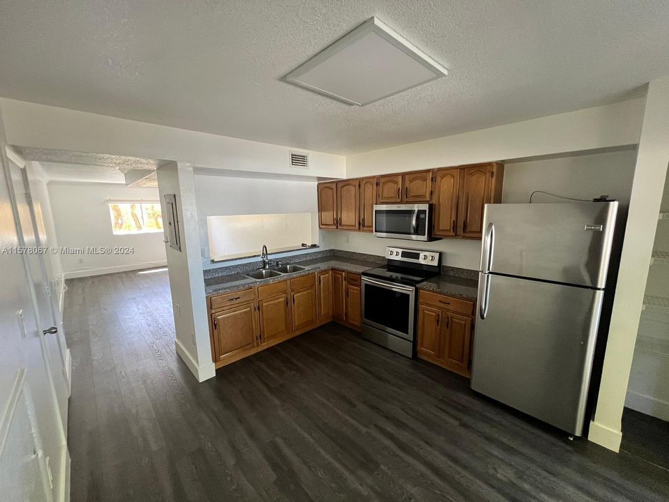For Sale: $288,000 (2 beds, 1 baths, 1130 Square Feet)