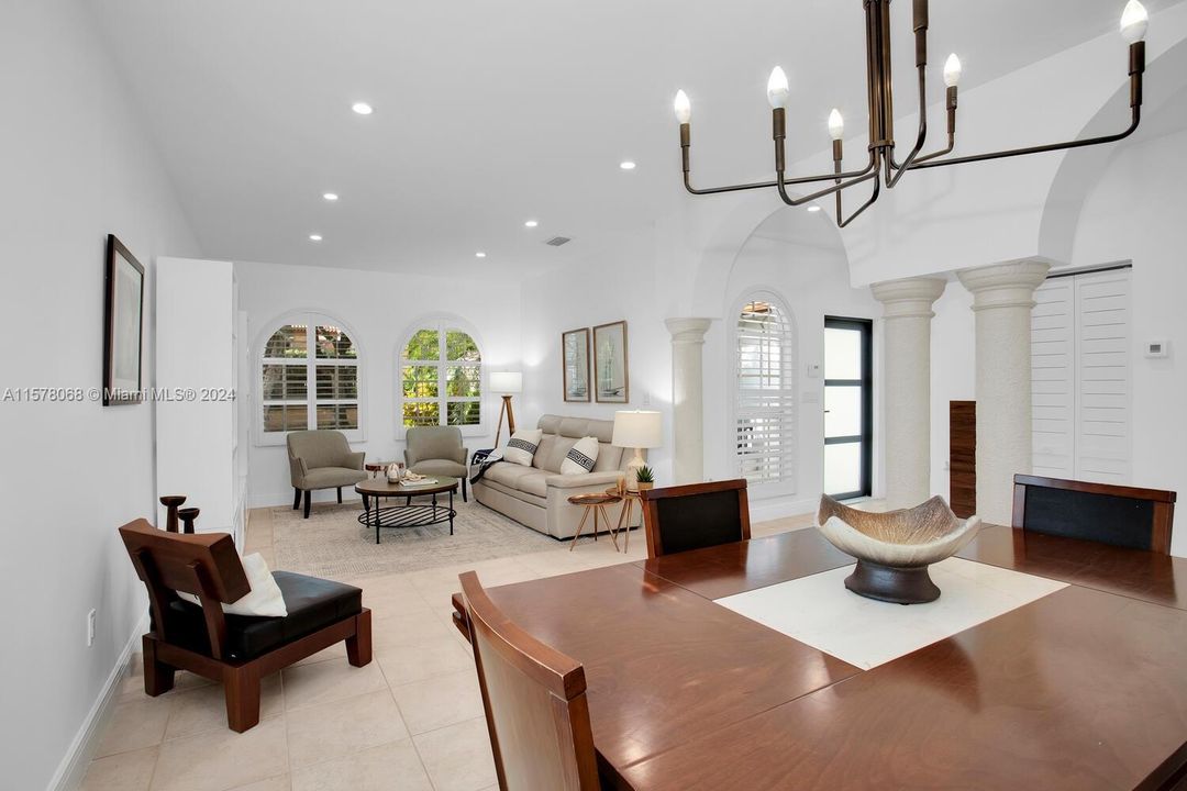 Active With Contract: $1,375,000 (3 beds, 2 baths, 1587 Square Feet)