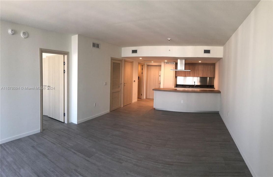 Recently Rented: $4,350 (1 beds, 1 baths, 839 Square Feet)
