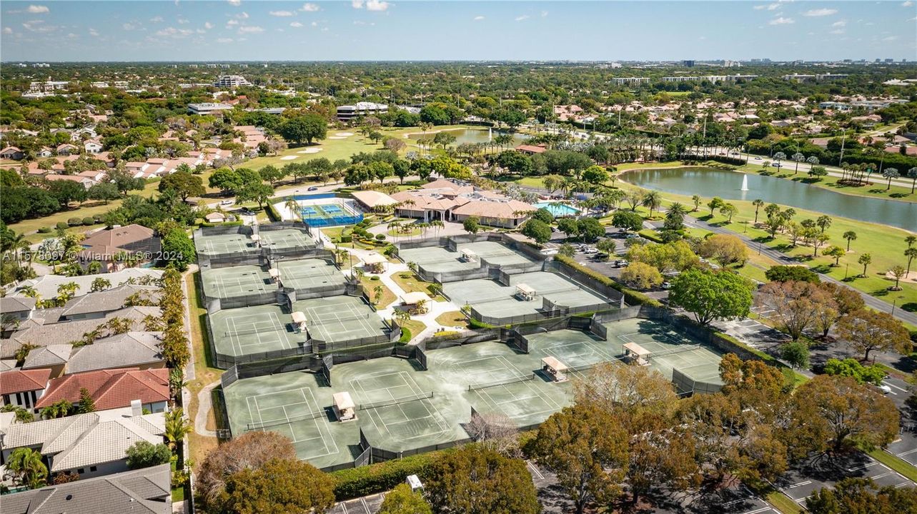 最近售出: $450,000 (2 贝兹, 2 浴室, 1373 平方英尺)